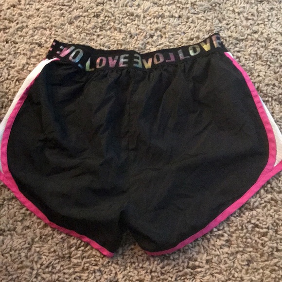 Black and pink fitness shorts - Picture 2 of 3
